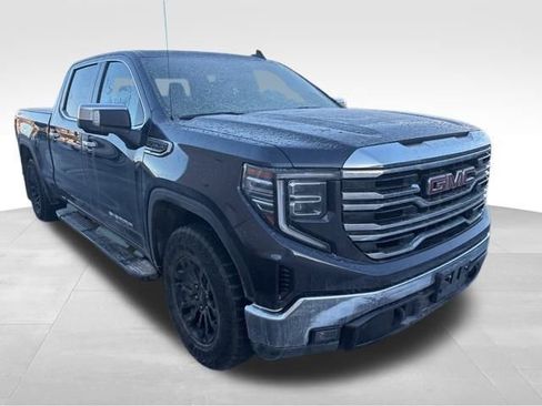 Used 2022 GMC Sierra 1500 SLT w/ X31 Off-Road Package image 9