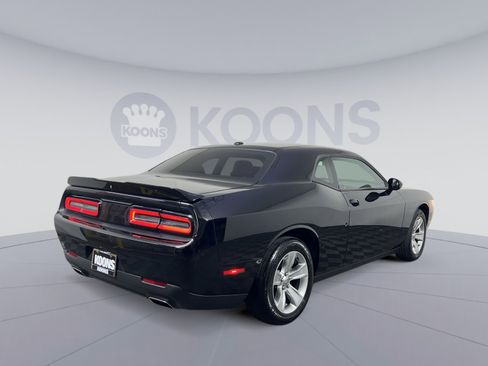 Used 2021 Dodge Challenger SXT image 7