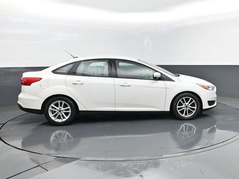 Used 2017 Ford Focus SE image 4
