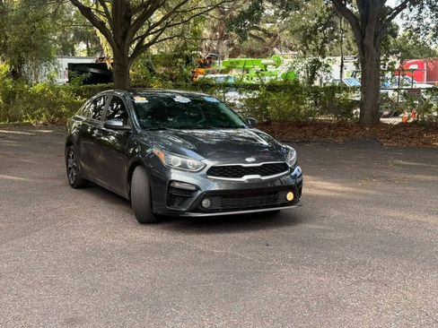 Used 2019 Kia Forte LXS FWD image 3