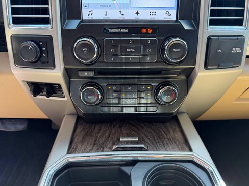 Used 2017 Ford F350 Lariat w/ Lariat Value Package AWD/4WD image 21