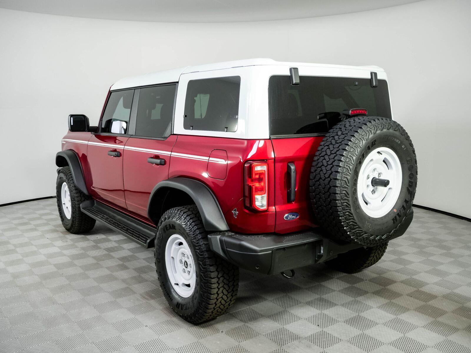 Used 2025 Ford Bronco Heritage Edition AWD/4WD image 3