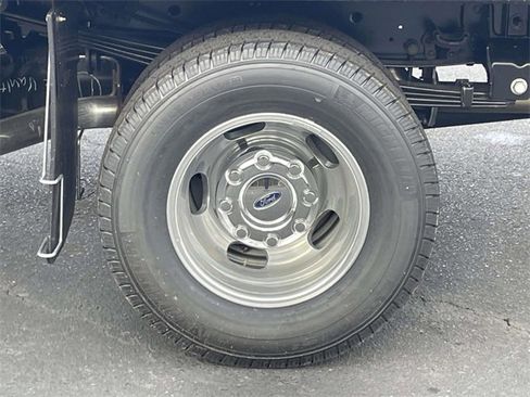 New 2026 Ford F350 XL w/ XL Chrome Package image 27