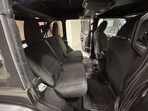 Used 2018 Jeep Wrangler Unlimited Sport S image 42