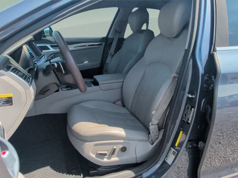 Used 2015 Hyundai Genesis 3.8 RWD image 23