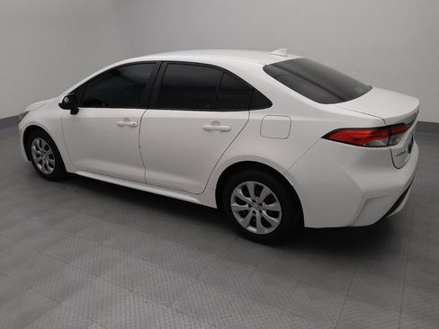 Used 2022 Toyota Corolla LE image 3