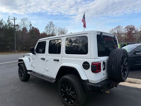 Used 2019 Jeep Wrangler Unlimited Sahara image 3
