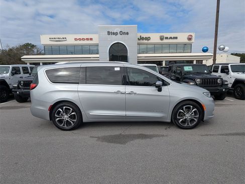 New 2026 Chrysler Pacifica Pinnacle image 4