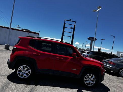 Used 2016 Jeep Renegade Latitude AWD/4WD image 6