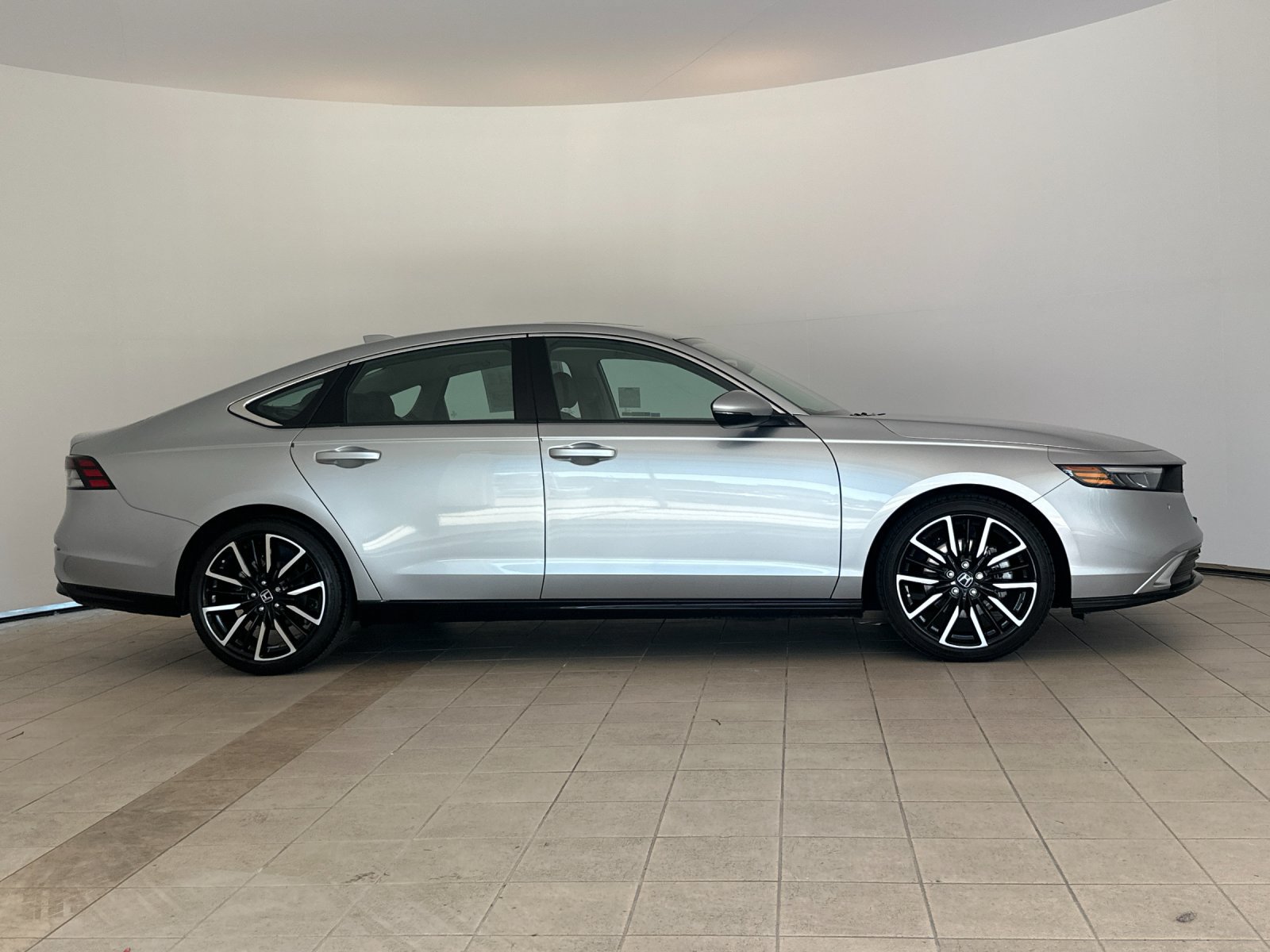 Used 2024 Honda Accord Touring image 7