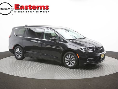 Used 2023 Chrysler Pacifica Touring-L FWD image 50
