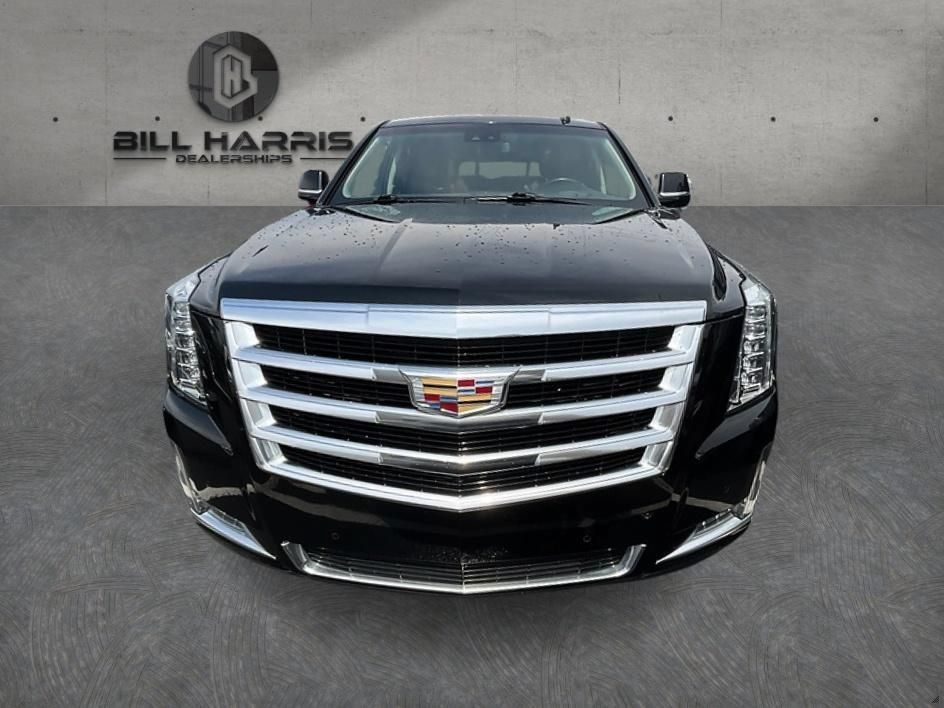 Used 2017 Cadillac Escalade Luxury AWD/4WD image 2