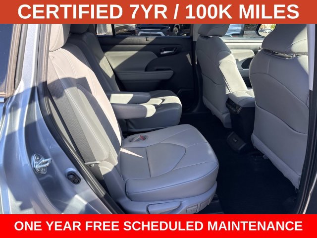 Used 2023 Toyota Highlander XLE FWD image 11