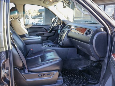 Used 2011 GMC Yukon XL SLT image 27