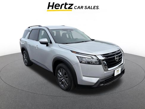 Used 2025 Nissan Pathfinder SV image 1