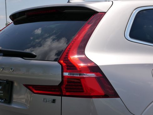 Used 2023 Volvo XC60 B5 Plus w/ Climate Package AWD/4WD image 16