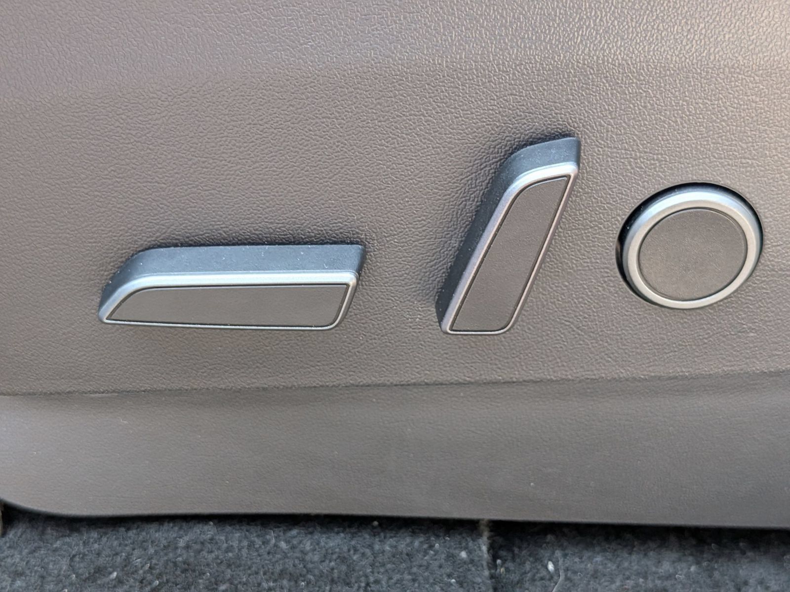 Used 2023 Tesla Model Y Long Range AWD/4WD image 16