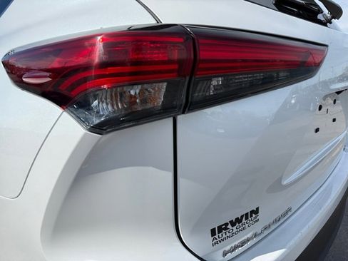 Used 2023 Toyota Highlander XLE AWD/4WD image 26