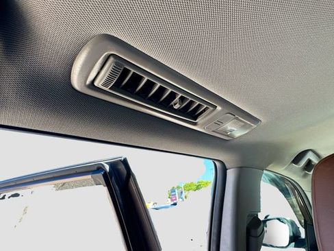 Used 2019 Toyota Highlander Limited AWD/4WD image 43