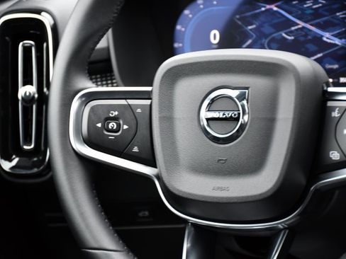 Certified 2025 Volvo XC40 B5 Plus image 22