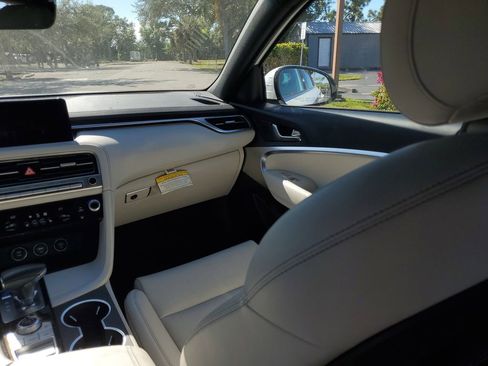 Used 2025 Genesis G70 2.5T image 23