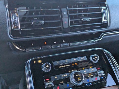 Used 2024 Lincoln Navigator Reserve image 23