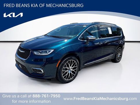 Used 2022 Chrysler Pacifica Limited w/ Uconnect Theater Family Group AWD/4WD image 3