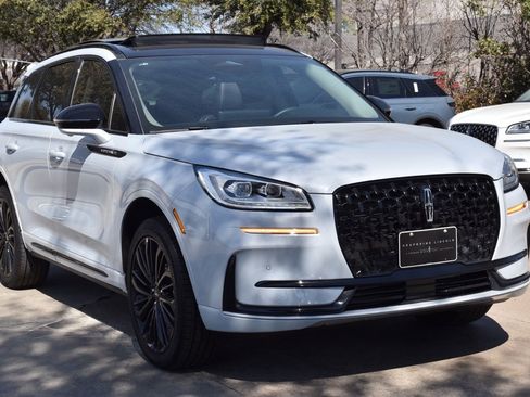 New 2026 Lincoln Corsair Reserve w/ Jet Appearance Package image 3