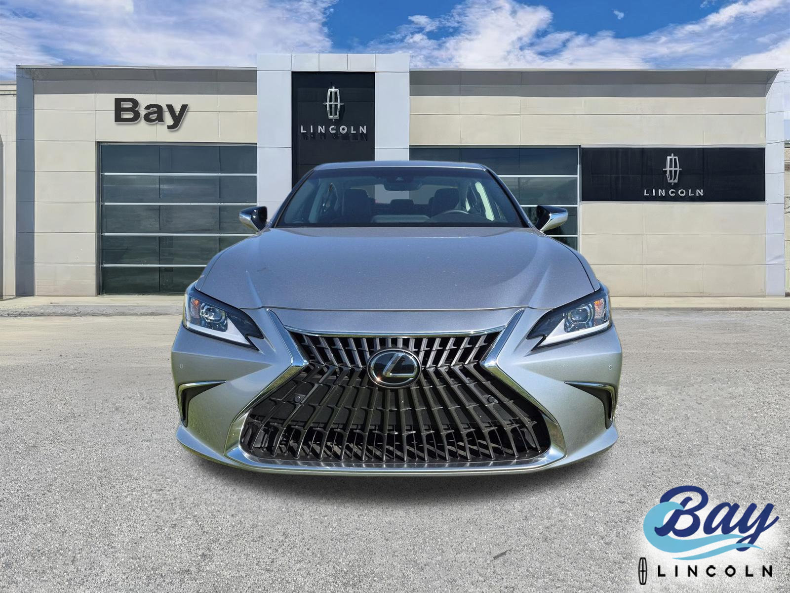 Used 2025 Lexus ES 350 w/ Premium Package FWD image 2