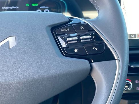 New 2026 Kia Niro EX FWD image 17