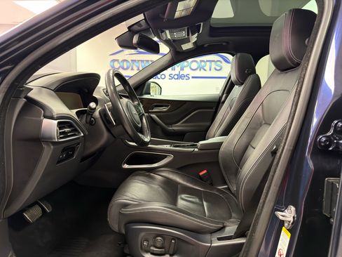 Used 2017 Jaguar F-PACE S image 9