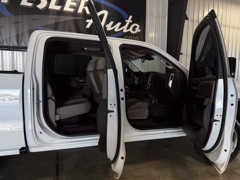 Used 2016 GMC Sierra 2500 Denali w/ Duramax Plus Package AWD/4WD image 18