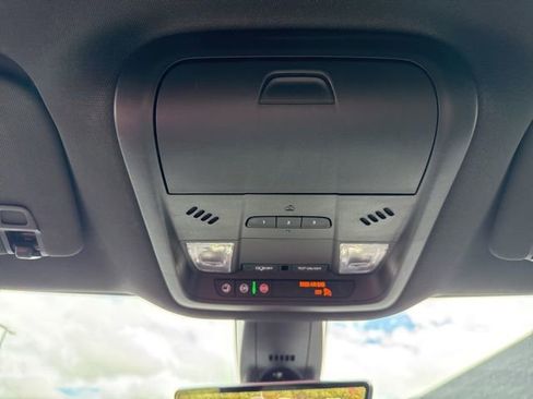 Used 2024 Buick Enclave Premium image 24