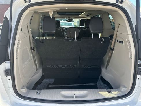 Used 2022 Chrysler Pacifica Limited image 21