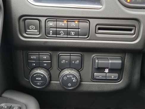 Certified 2023 Chevrolet Tahoe Z71 w/ Z71 Off-Road Package image 18