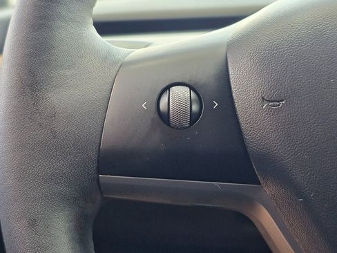 Used 2021 Tesla Model Y Long Range AWD/4WD image 31