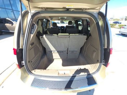 Used 2011 Chrysler Town & Country Limited image 28