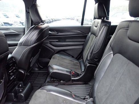 Used 2023 Jeep Grand Cherokee L Laredo image 14