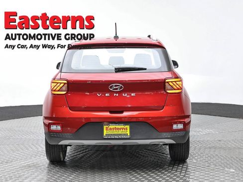 Used 2025 Hyundai Venue Limited image 6