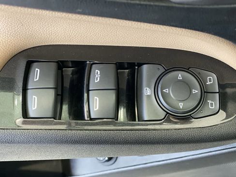 Used 2022 Chevrolet Equinox Premier image 16