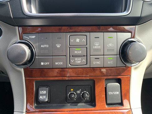 Used 2013 Toyota Highlander Limited image 29