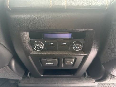 Used 2019 Chevrolet Traverse LT w/ LT Premium Package AWD/4WD image 30