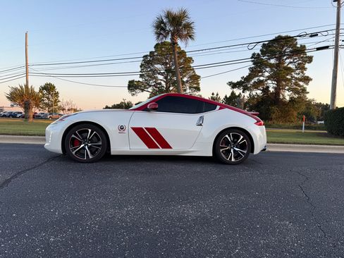 Used 2020 Nissan 370Z Coupe image 10