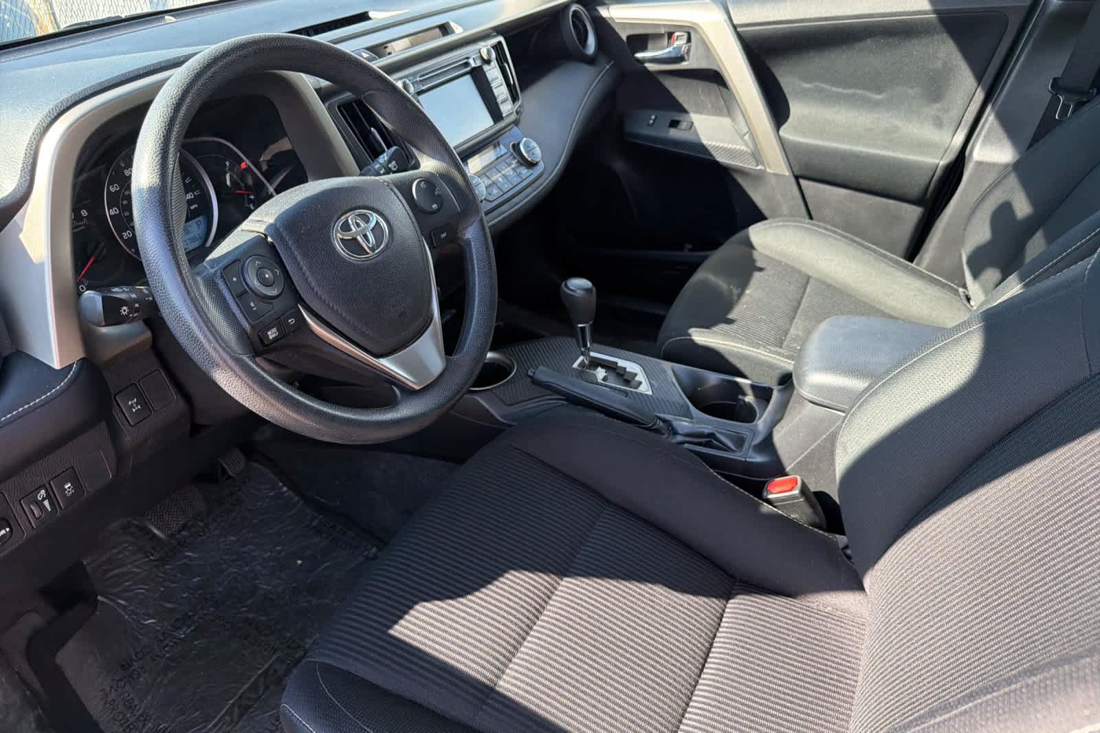 Used 2015 Toyota RAV4 XLE AWD/4WD image 9
