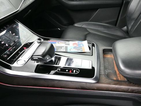Used 2019 Audi Q8 Prestige AWD/4WD image 12