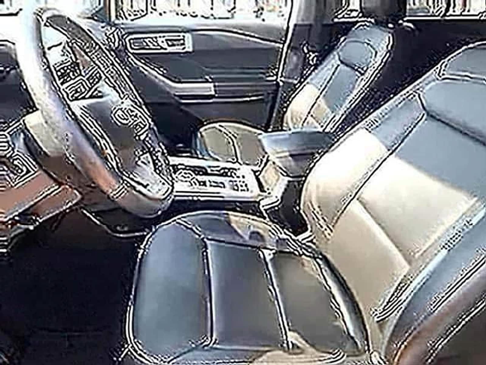 Used 2024 Ford Explorer XLT w/ Equipment Group 202A RWD image 16