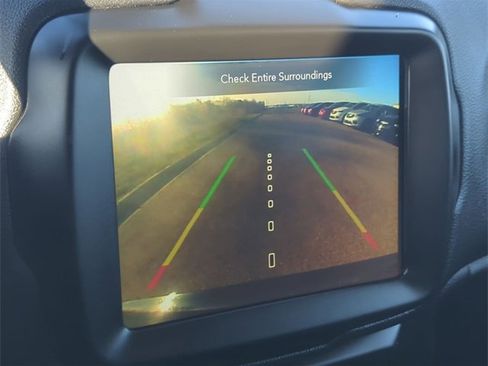 Used 2023 Jeep Renegade Latitude image 19