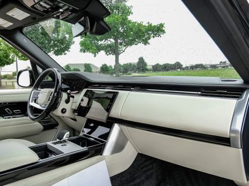 Used 2025 Land Rover Range Rover Long Wheelbase Autobiography AWD/4WD image 16