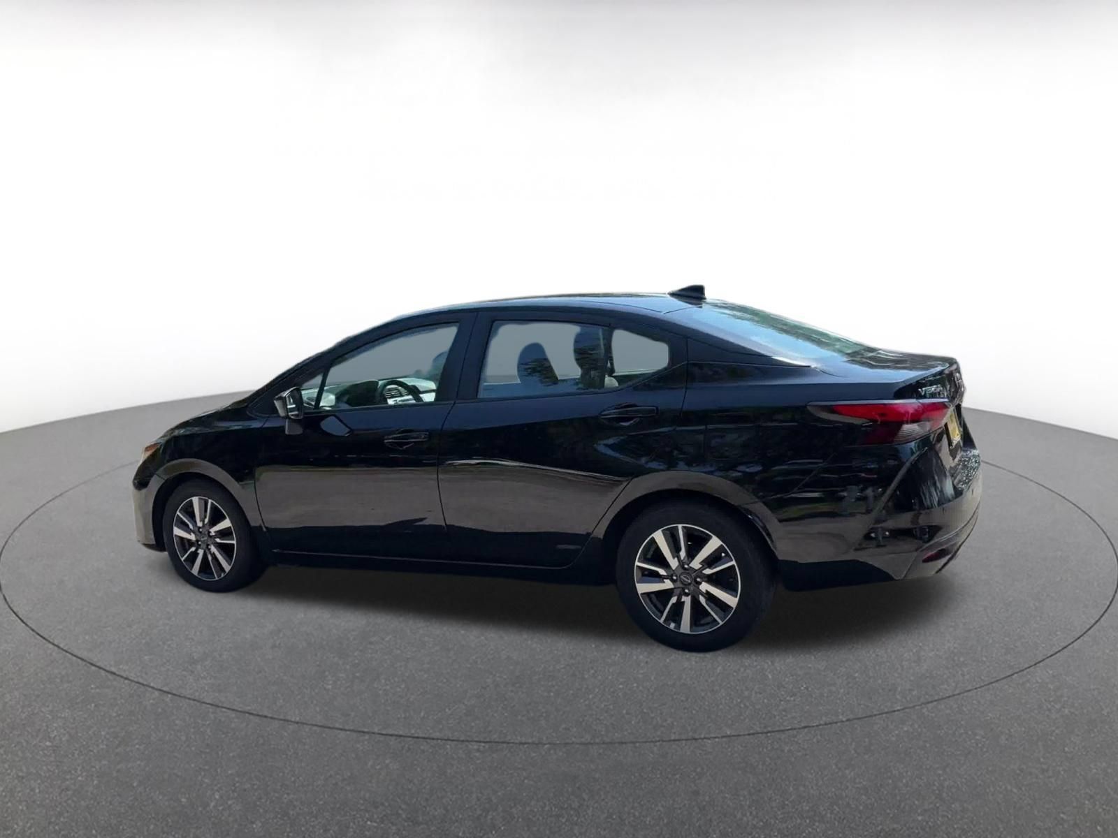 Used 2025 Nissan Versa SV FWD image 9