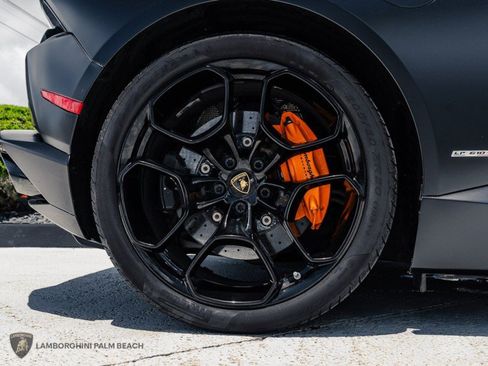 Used 2017 Lamborghini Huracan LP 610-4 AWD/4WD image 38